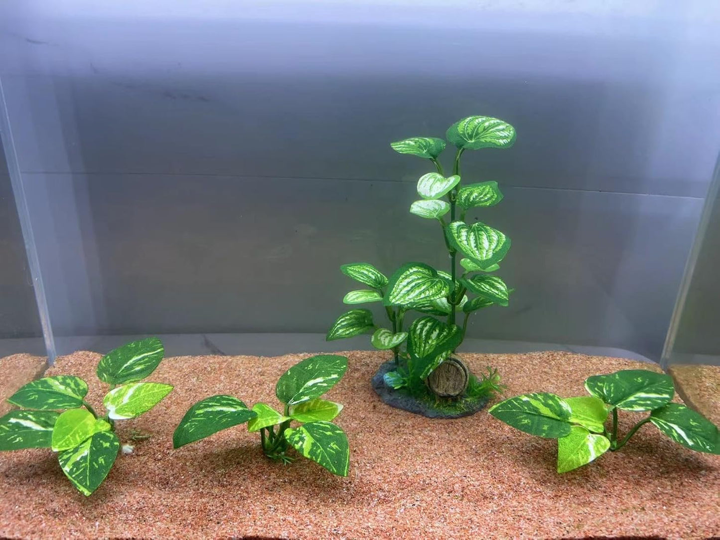 EDGCTYU Aquarium Silk Plants for Betta Fish Tank, Aquarium Plant Aquatic Water Grass Foreground Decor，Fish Tank Decorations(4PCS Green Grasses)